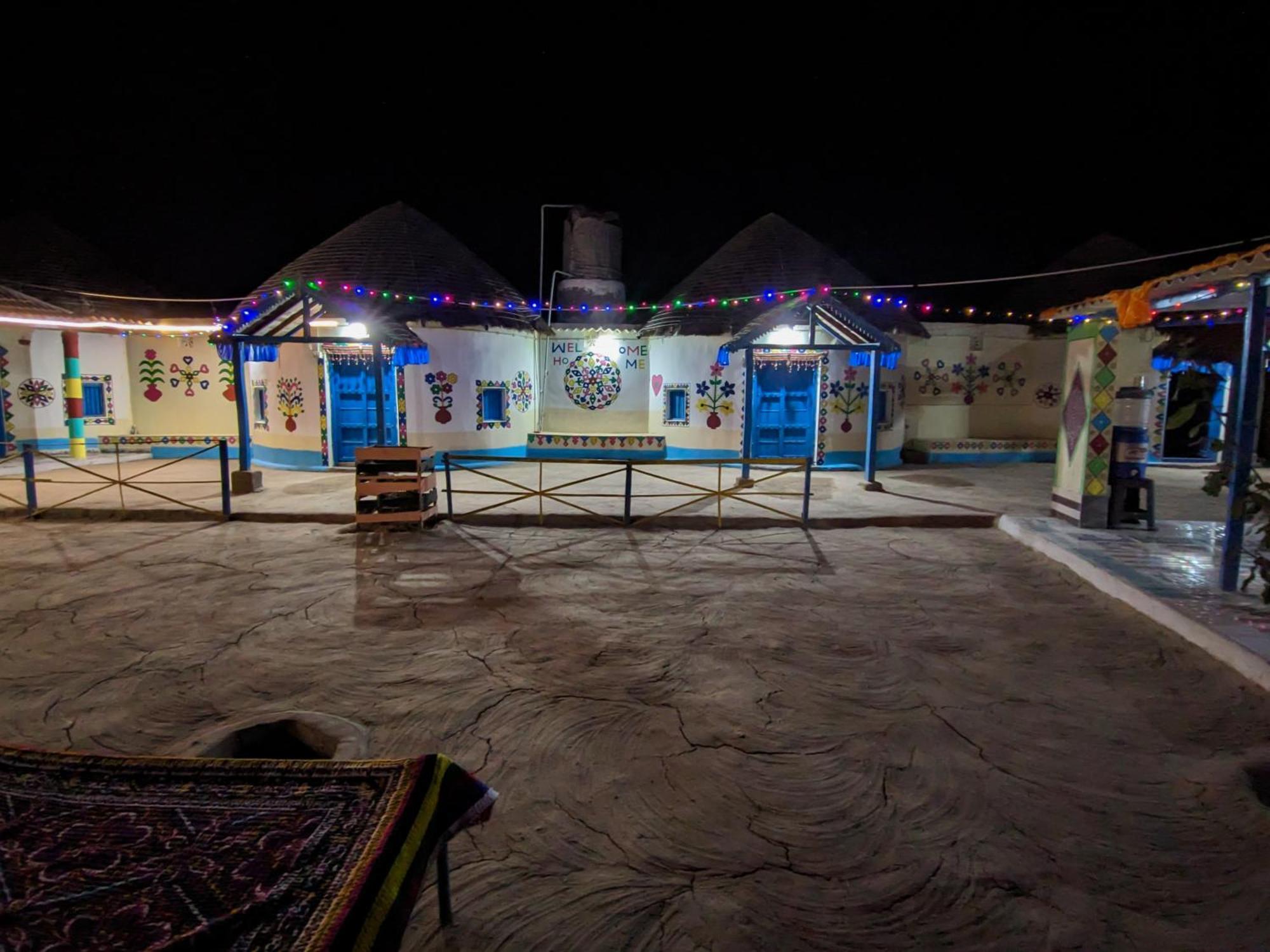White Land Villagestay Dhordo 外观 照片