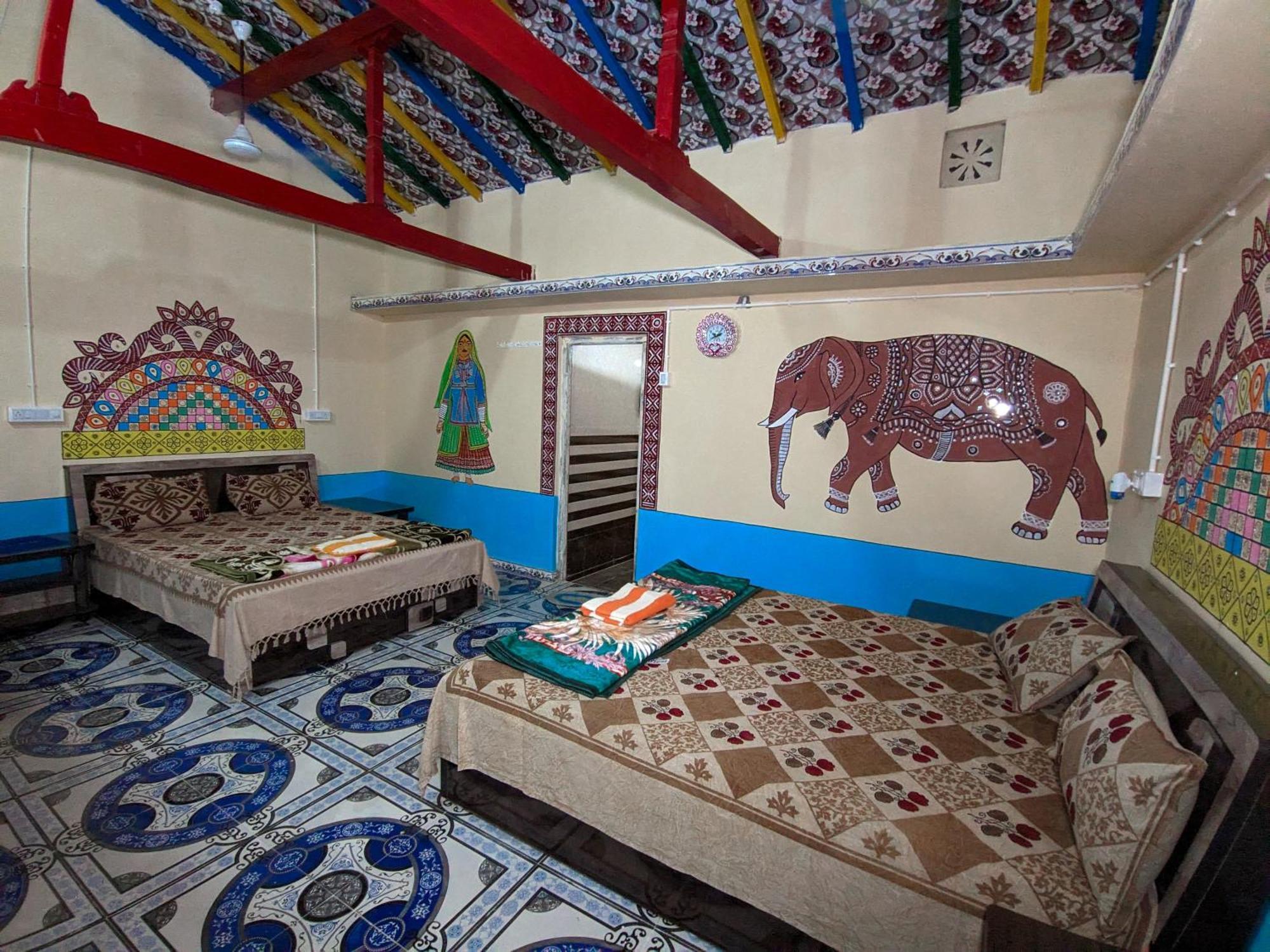 White Land Villagestay Dhordo 外观 照片